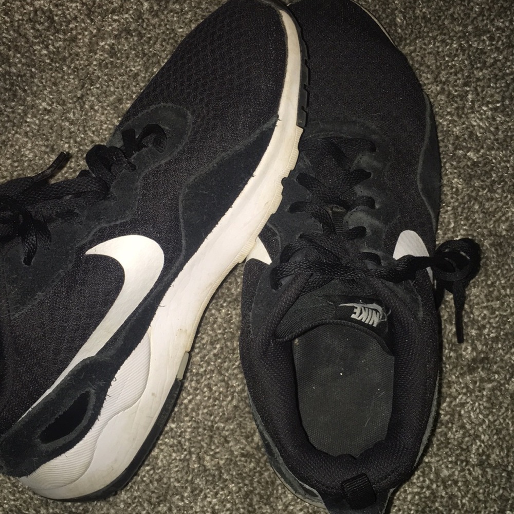 black nikes